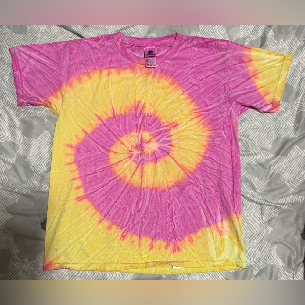 💰2/$10 Kids Colortone tie dye pink and yellow T-shirt - size L